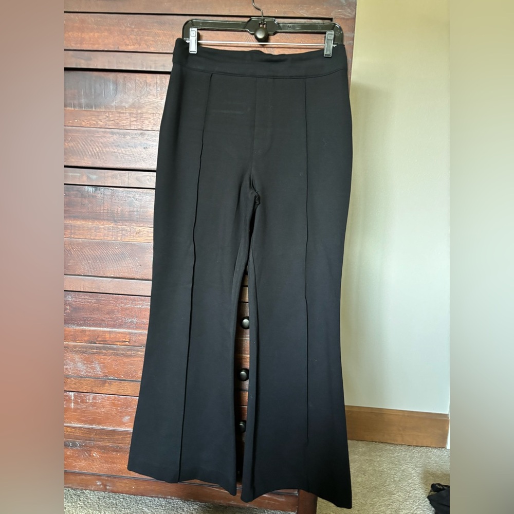 SPANXsupersmooth™ PerfectFit
Ponte Flare Pant - Size Large Petite